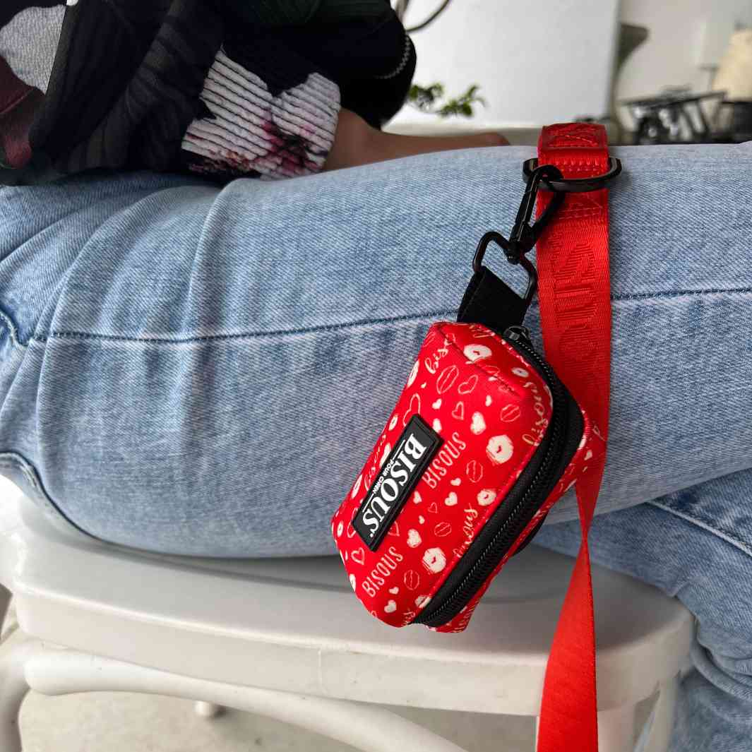 Dog Poop Bag Holder | Bisous - Bisous | Pour Chien